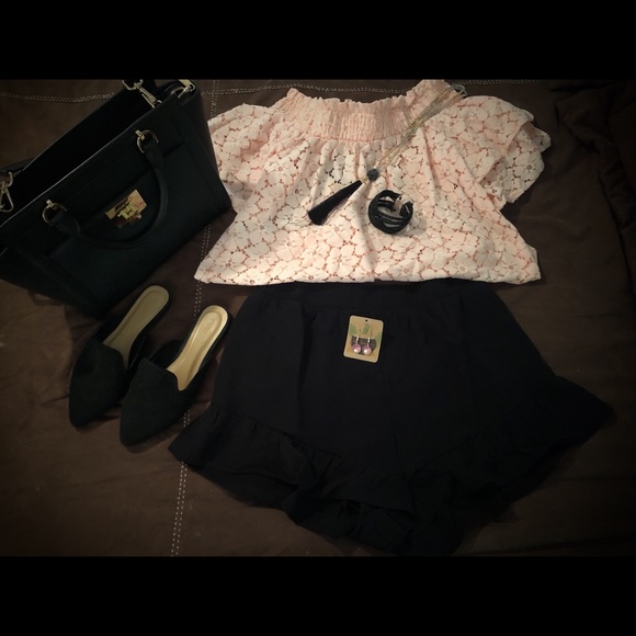 Women’s Off the Shoulders Smocked Lace Top - Picture 7 of 7